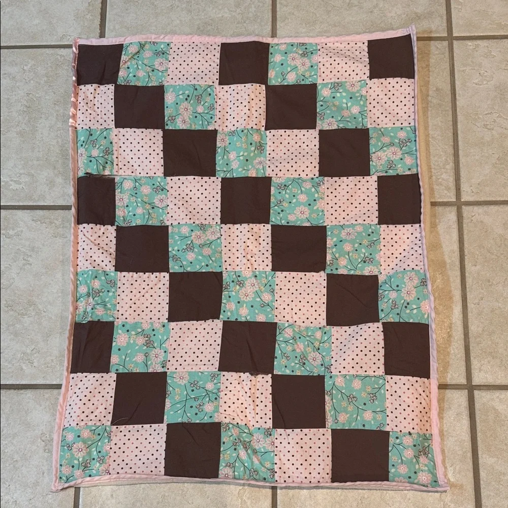 Quilt Patchwork Quilt with Floral and Polka Dot Patterns